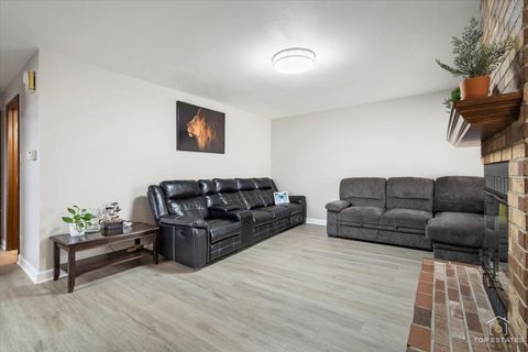 Tiny photo for 1135 Foxboro Court, Schaumburg, IL 60193 (MLS # 12625690)