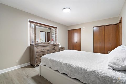 Tiny photo for 1135 Foxboro Court, Schaumburg, IL 60193 (MLS # 12625690)