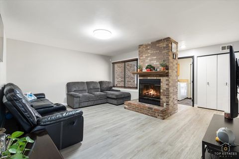Tiny photo for 1135 Foxboro Court, Schaumburg, IL 60193 (MLS # 12625690)