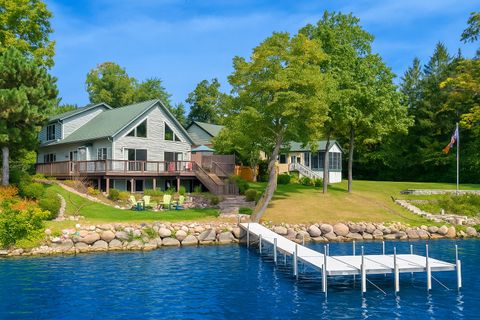 Photo of 34386 N Lakeside Drive, Grayslake, IL 60030 (MLS # 12443289)