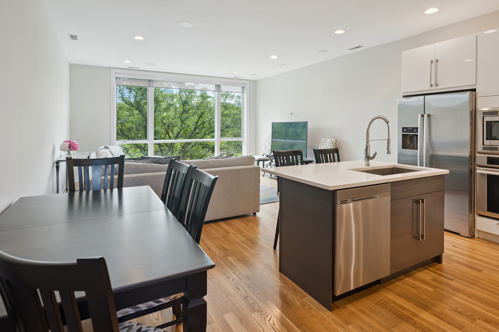 1216 W Hubbard Street 3