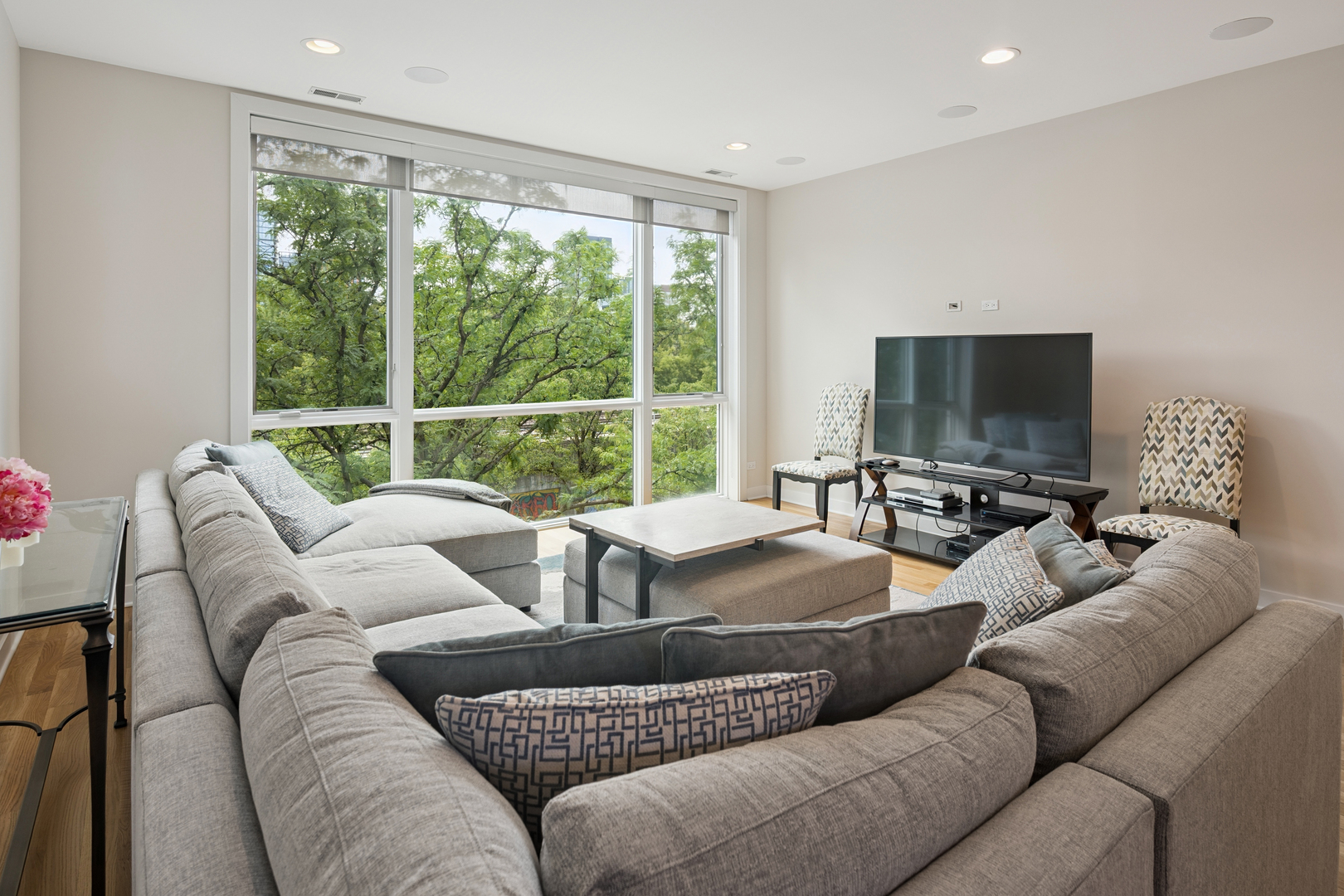 1216 W Hubbard Street 3