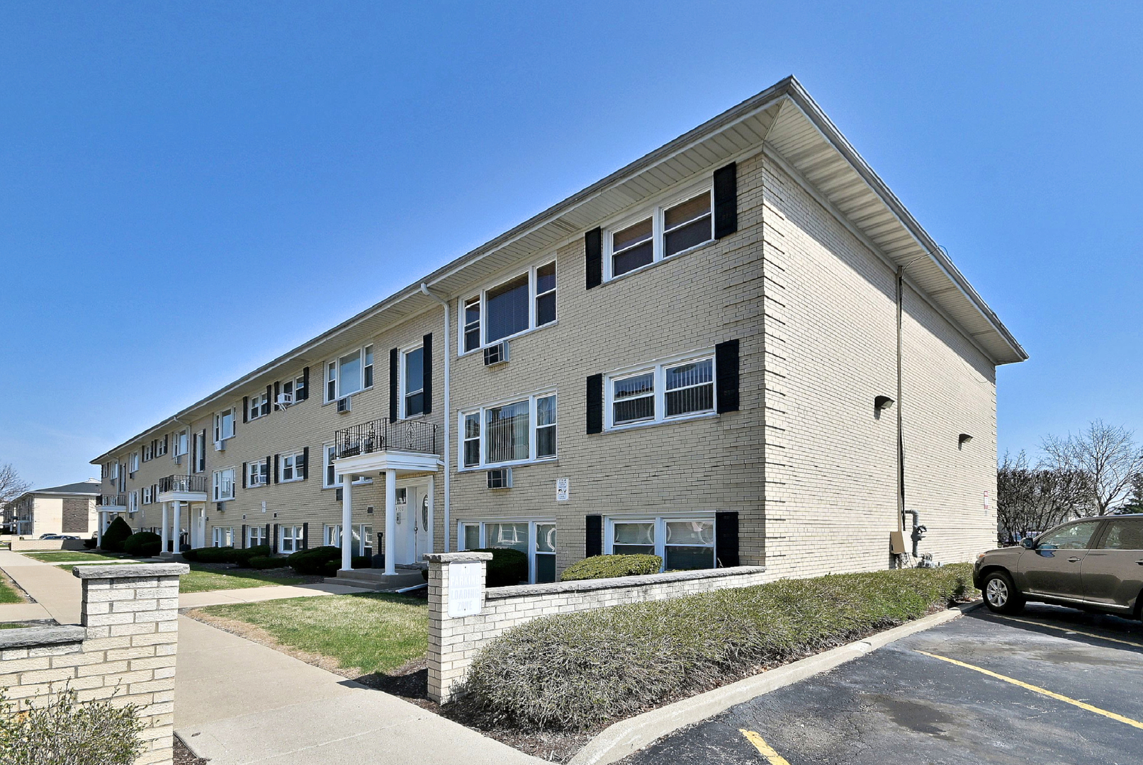 Properties 2 4932 N Leonard Drive 2A