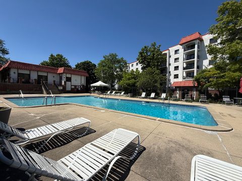 Tiny photo for 350 Plum Creek Drive #308, Wheeling, IL 60090 (MLS # 12654993)