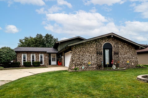 Tiny photo for 2407 Durness Court, Crest Hill, IL 60403 (MLS # 12768107)