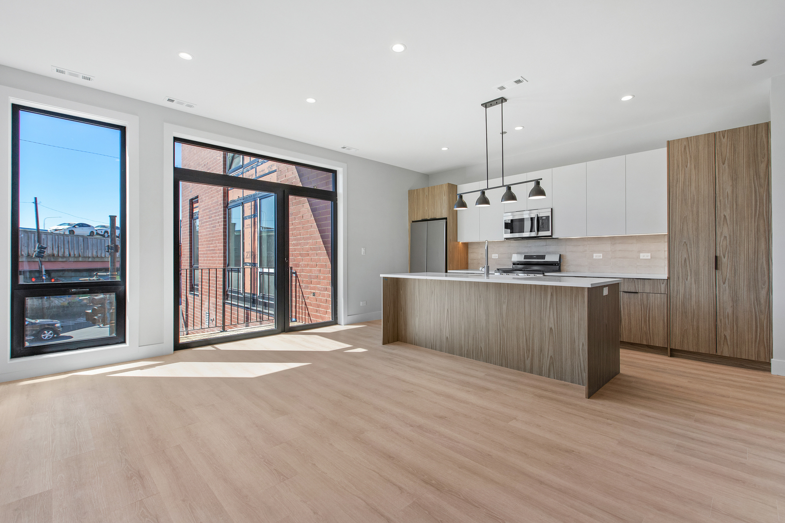 3953 W Dakin Street 405