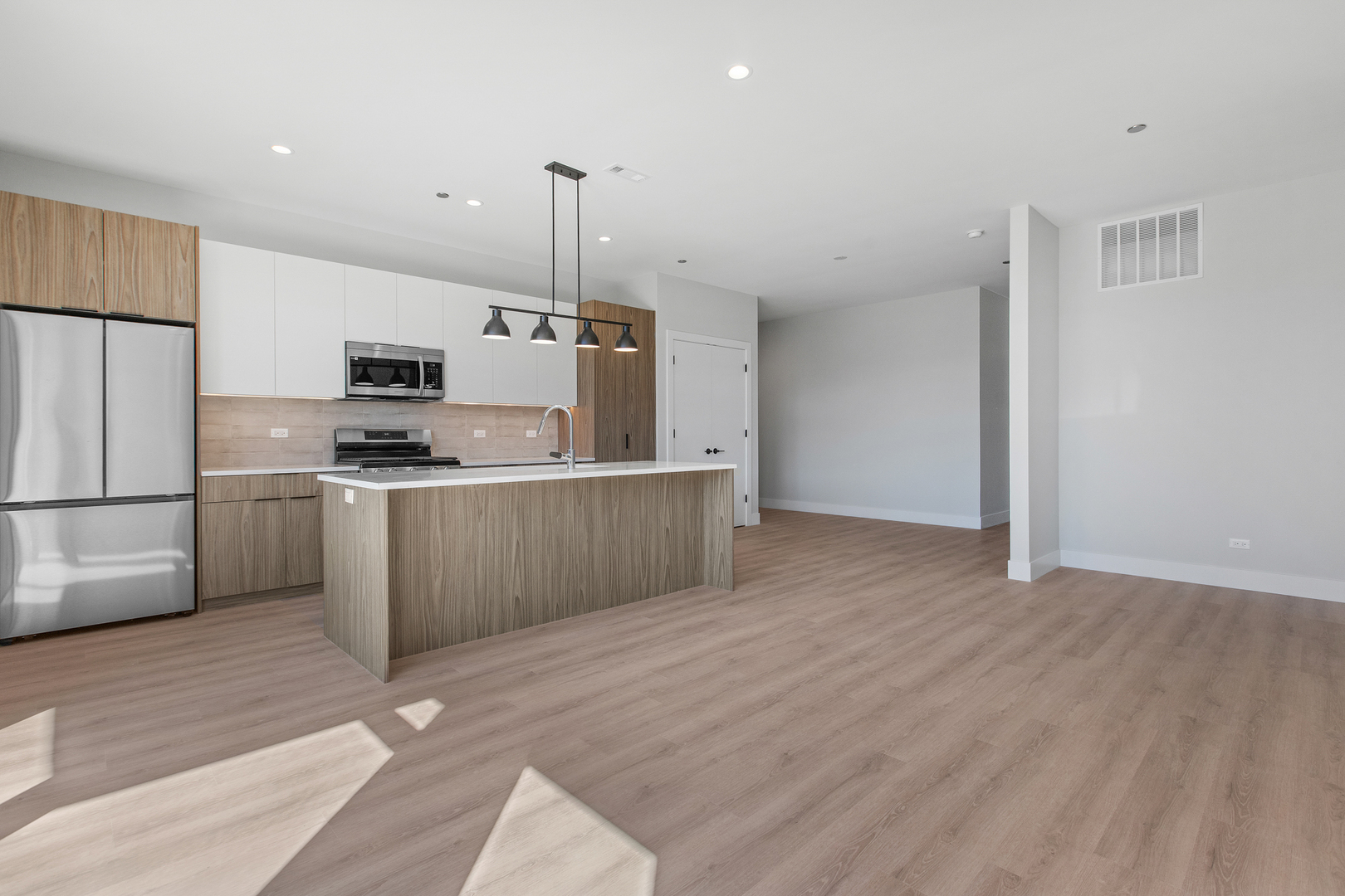 3953 W Dakin Street 405