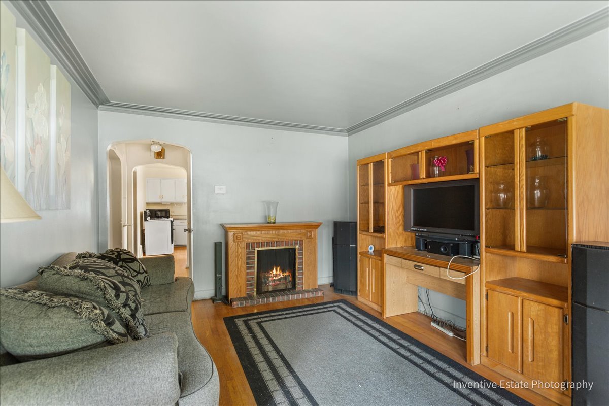 8033 S Kedzie Avenue