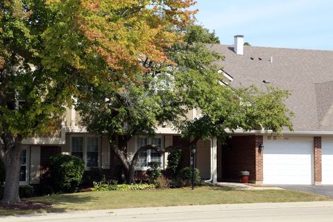 Tiny photo for 240 Southwick Court #240, Vernon Hills, IL 60061 (MLS # 12471041)