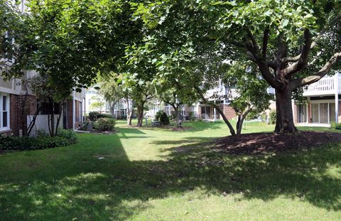 Tiny photo for 240 Southwick Court #240, Vernon Hills, IL 60061 (MLS # 12471041)