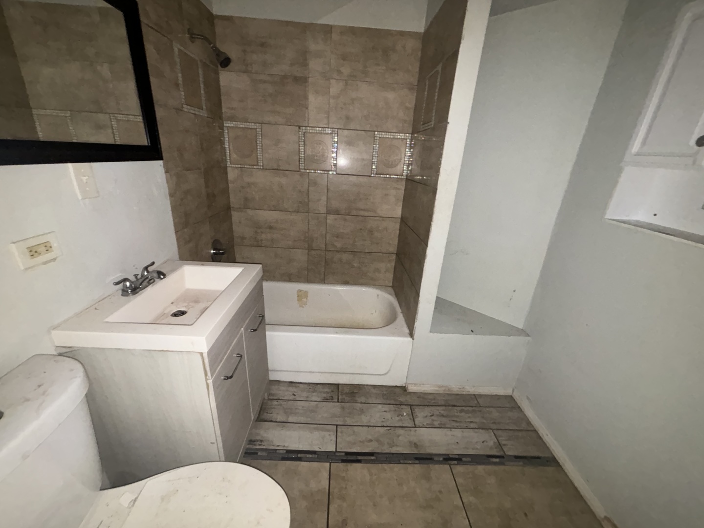 6617 S Vernon Avenue