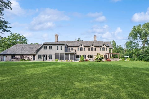 Tiny photo for 24 Bridlewood Road, Northbrook, IL 60062 (MLS # 12714458)
