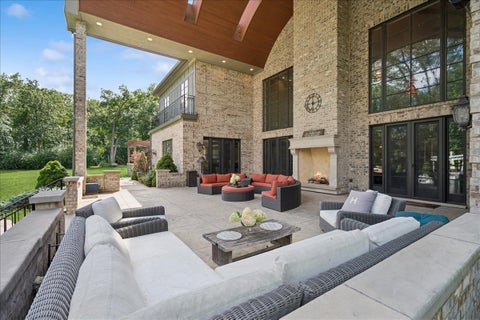 Tiny photo for 24 Bridlewood Road, Northbrook, IL 60062 (MLS # 12714458)