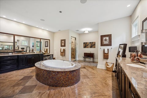 Tiny photo for 24 Bridlewood Road, Northbrook, IL 60062 (MLS # 12714458)