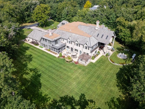 Tiny photo for 24 Bridlewood Road, Northbrook, IL 60062 (MLS # 12714458)