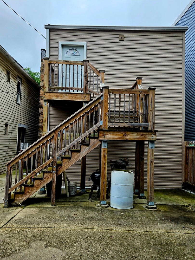 2318 W Grand Avenue