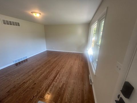 Tiny photo for 16550 Elm Court, South Holland, IL 60473 (MLS # 12485984)