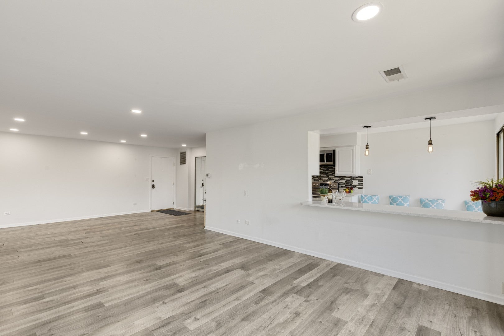 5501 Lincoln Avenue 404