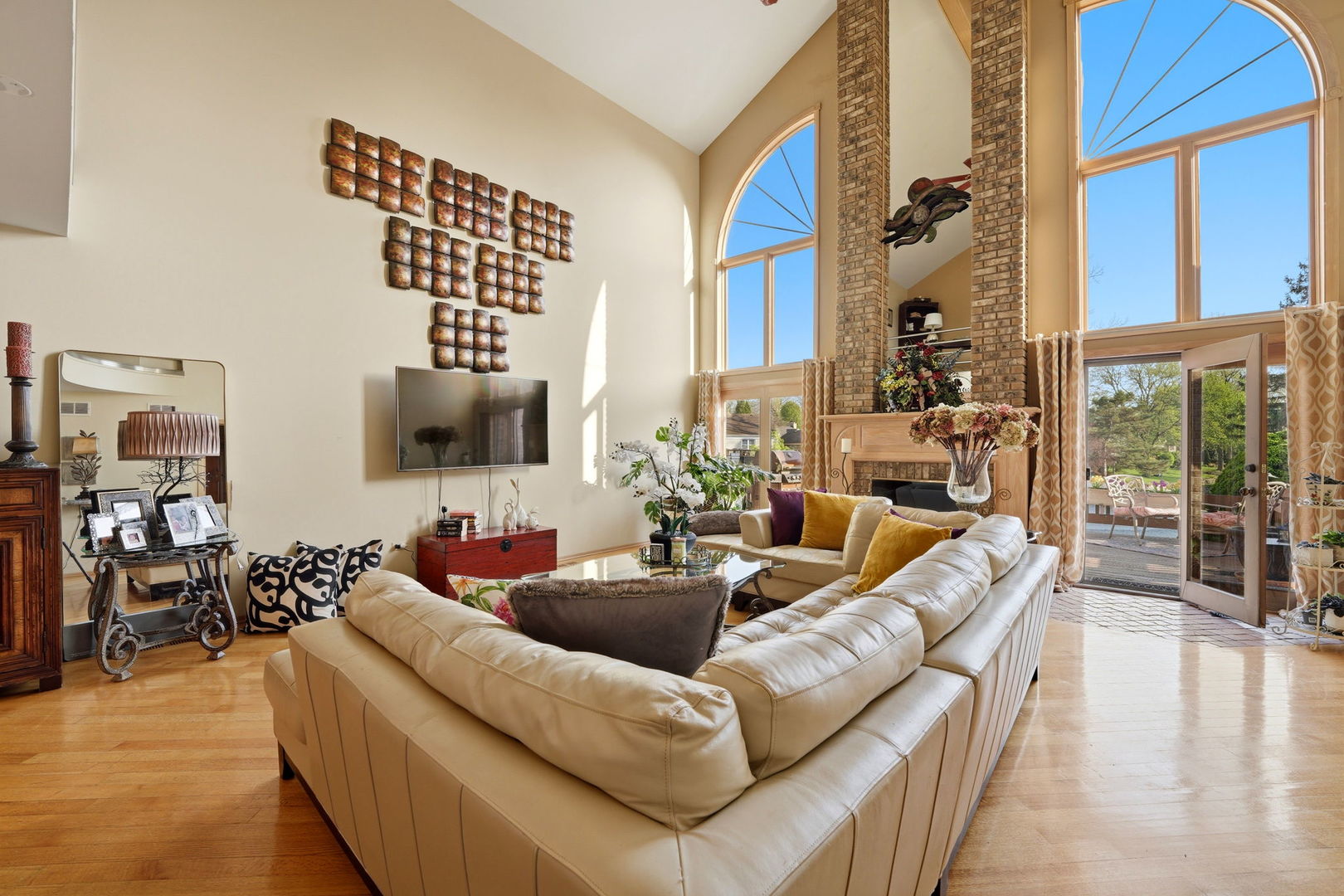 9081 Del Prado Drive