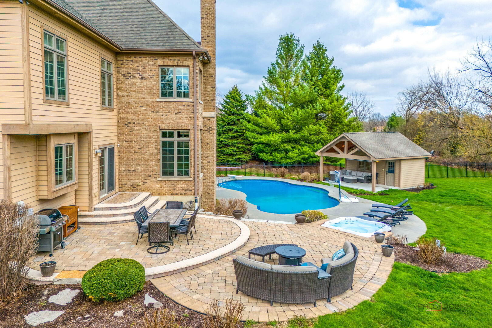 37W209 Deer Pond Court