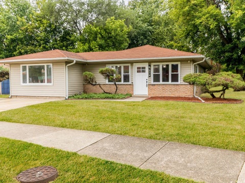 Photo of 574 Lakewood Boulevard, Park Forest, IL 60466 (MLS # 12765339)