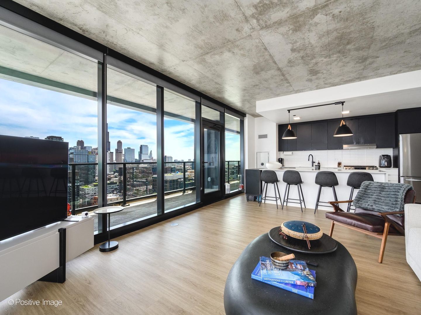 225 N Elizabeth Street 2502