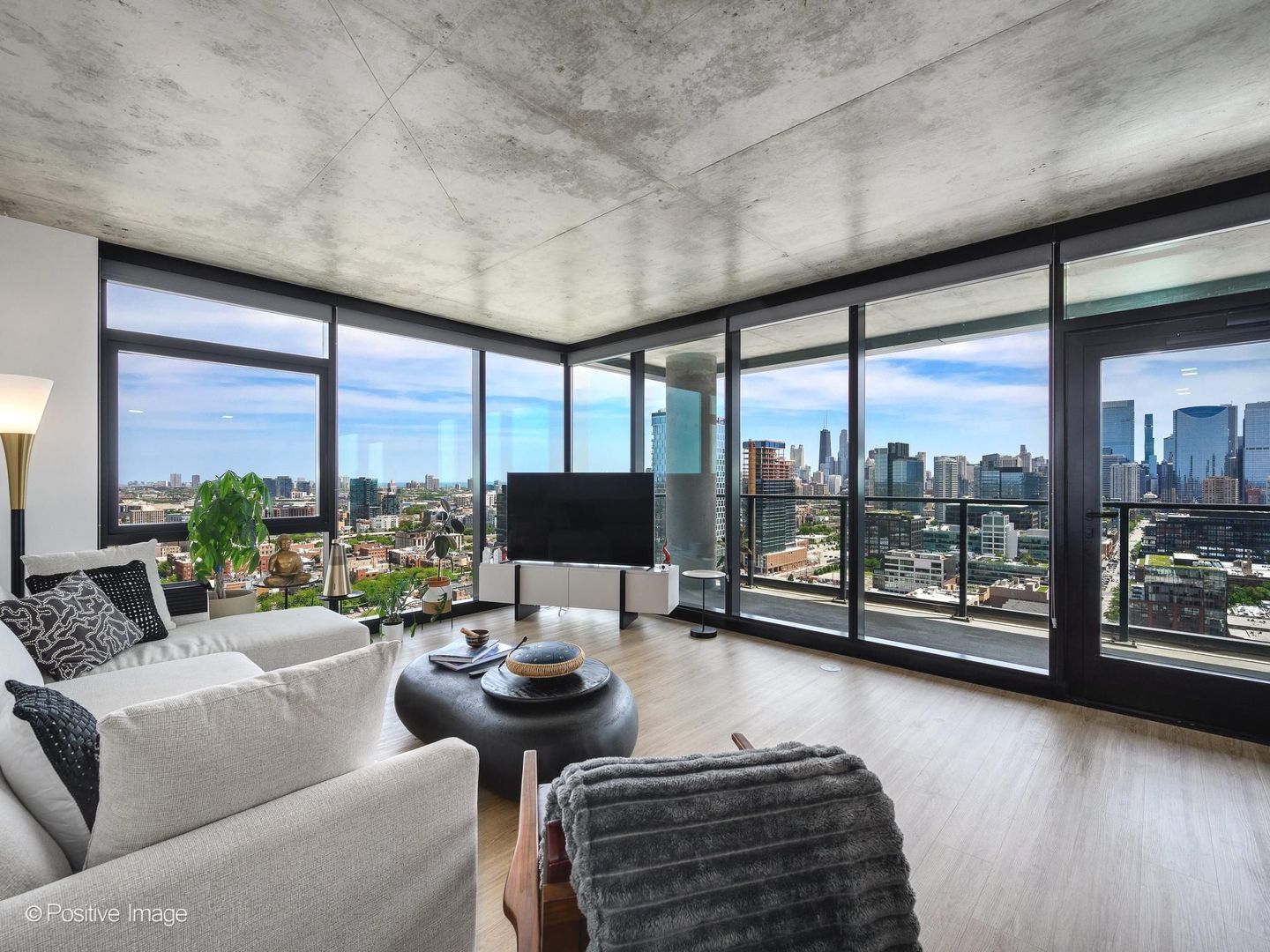 225 N Elizabeth Street 2502