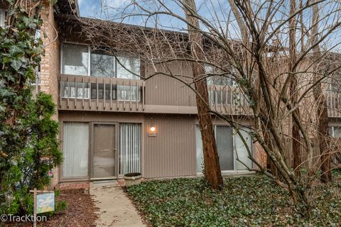 Photo of 5919 Oakwood Drive #141F, Lisle, IL 60532 (MLS # 12592485)