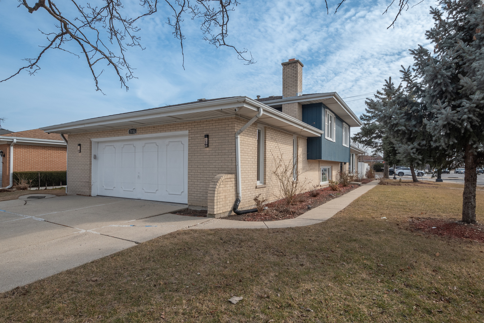 7153 W Oakton Court