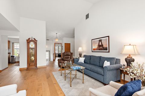 Tiny photo for 13332 S Oakview Court #V4, Palos Heights, IL 60463 (MLS # 12466319)