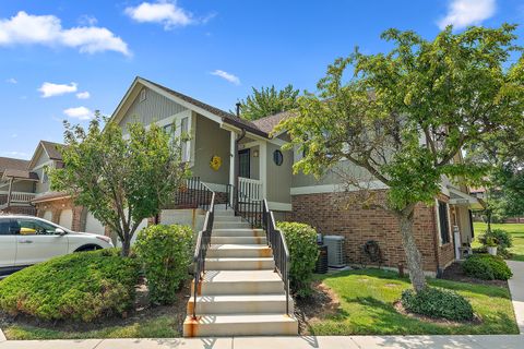 Tiny photo for 13332 S Oakview Court #V4, Palos Heights, IL 60463 (MLS # 12466319)