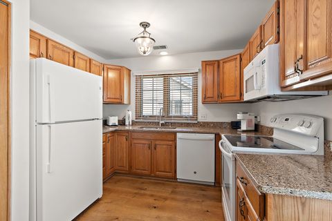 Tiny photo for 13332 S Oakview Court #V4, Palos Heights, IL 60463 (MLS # 12466319)