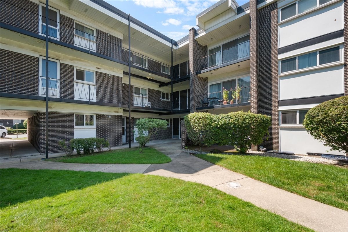 10101 Cherry Parkway M8