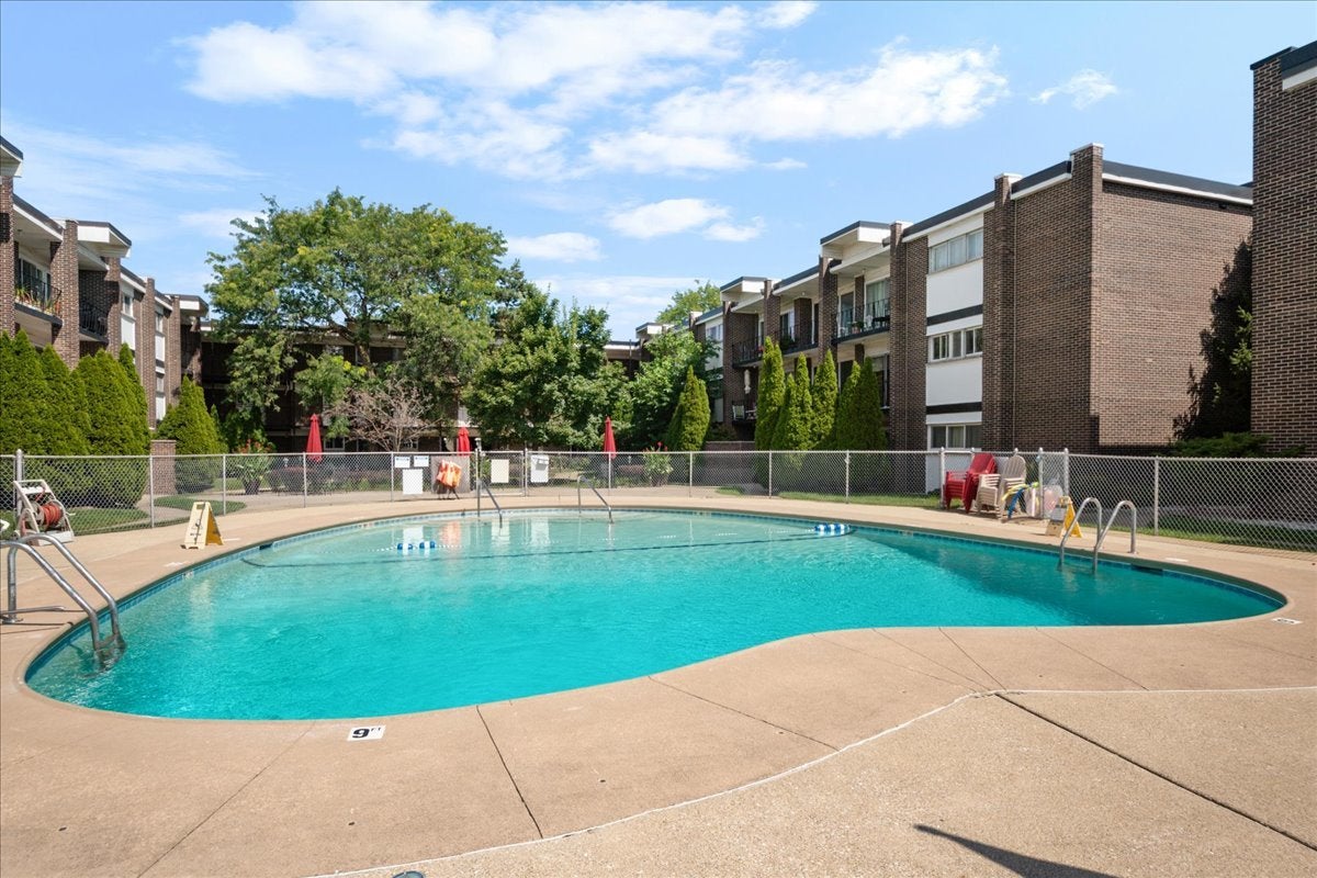 10101 Cherry Parkway M8