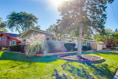 Photo of 828 Dell Road, Northbrook, IL 60062 (MLS # 12518124)