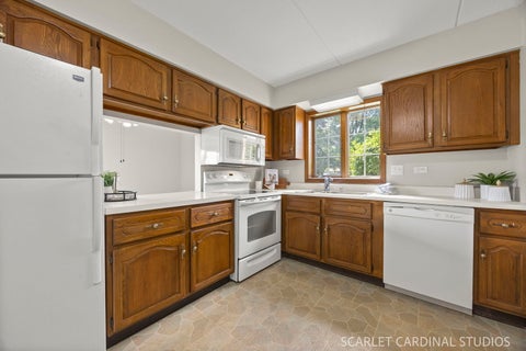 Tiny photo for 6223 Lake Park Lane #B, Willowbrook, IL 60527 (MLS # 12671880)