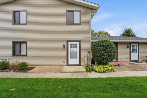 Photo of 124 Fairlane Court #D, Bloomingdale, IL 60108 (MLS # 12729937)