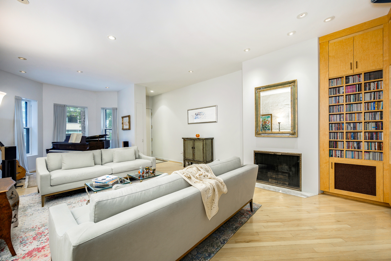 2729 N Hampden Court