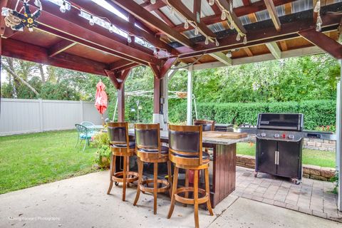 Tiny photo for 986 W Stonehedge Drive, Addison, IL 60101 (MLS # 12495339)