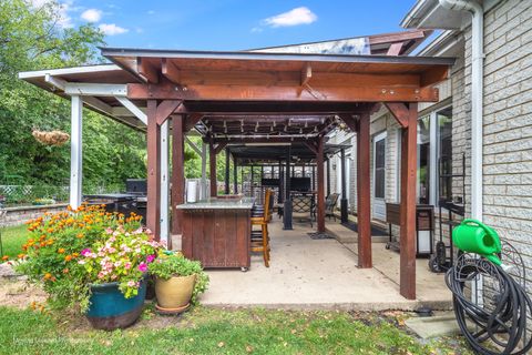 Tiny photo for 986 W Stonehedge Drive, Addison, IL 60101 (MLS # 12495339)