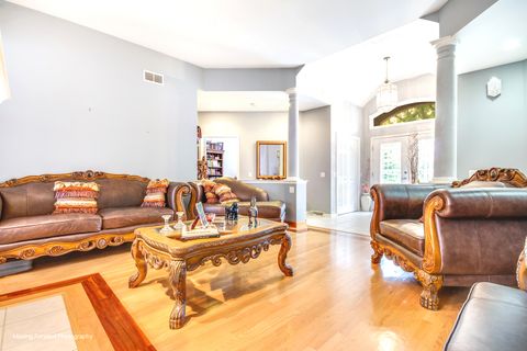 Tiny photo for 986 W Stonehedge Drive, Addison, IL 60101 (MLS # 12495339)