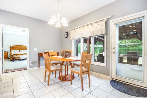 Tiny photo for 986 W Stonehedge Drive, Addison, IL 60101 (MLS # 12495339)