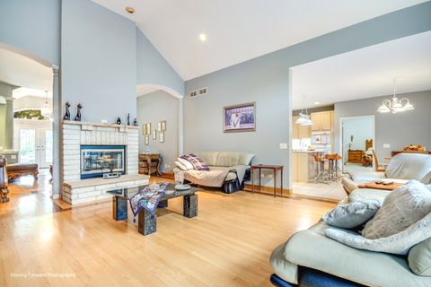 Tiny photo for 986 W Stonehedge Drive, Addison, IL 60101 (MLS # 12495339)