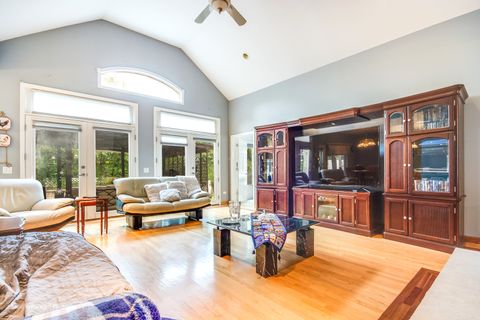 Tiny photo for 986 W Stonehedge Drive, Addison, IL 60101 (MLS # 12495339)