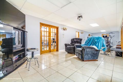 Tiny photo for 986 W Stonehedge Drive, Addison, IL 60101 (MLS # 12495339)