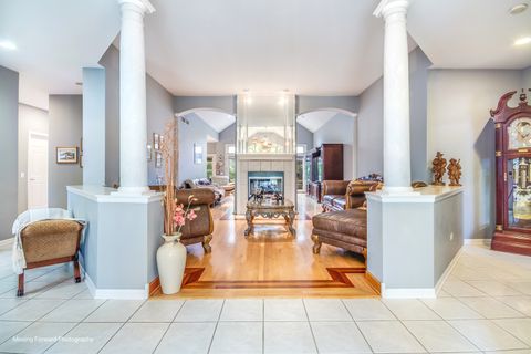 Tiny photo for 986 W Stonehedge Drive, Addison, IL 60101 (MLS # 12495339)