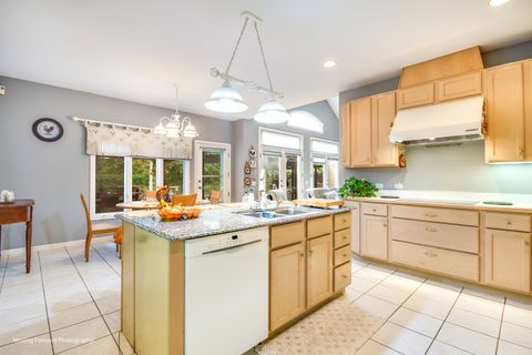 Tiny photo for 986 W Stonehedge Drive, Addison, IL 60101 (MLS # 12495339)