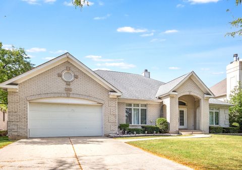 Tiny photo for 986 W Stonehedge Drive, Addison, IL 60101 (MLS # 12495339)