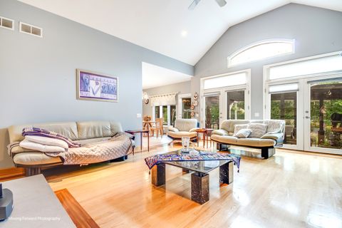 Tiny photo for 986 W Stonehedge Drive, Addison, IL 60101 (MLS # 12495339)