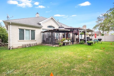 Tiny photo for 986 W Stonehedge Drive, Addison, IL 60101 (MLS # 12495339)